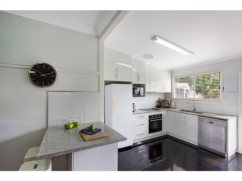 29 Collins Street, Mount Lofty QLD 4350
