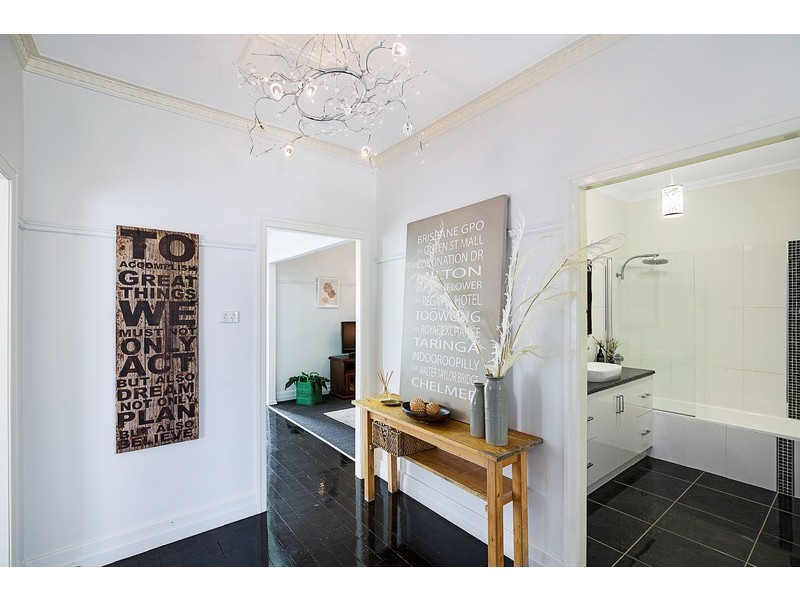 29 Collins Street, Mount Lofty QLD 4350