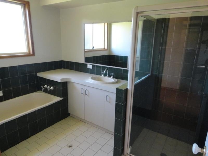 12 Evergreen Court, Glenvale QLD 4350