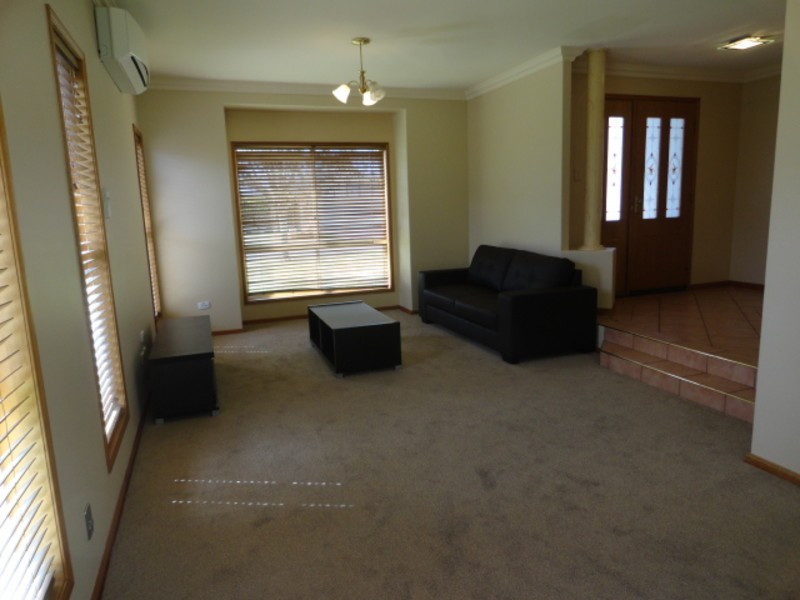 5 Chifley Court, Middle Ridge QLD 4350