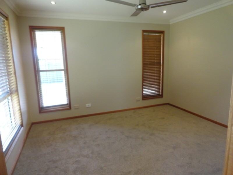 5 Chifley Court, Middle Ridge QLD 4350