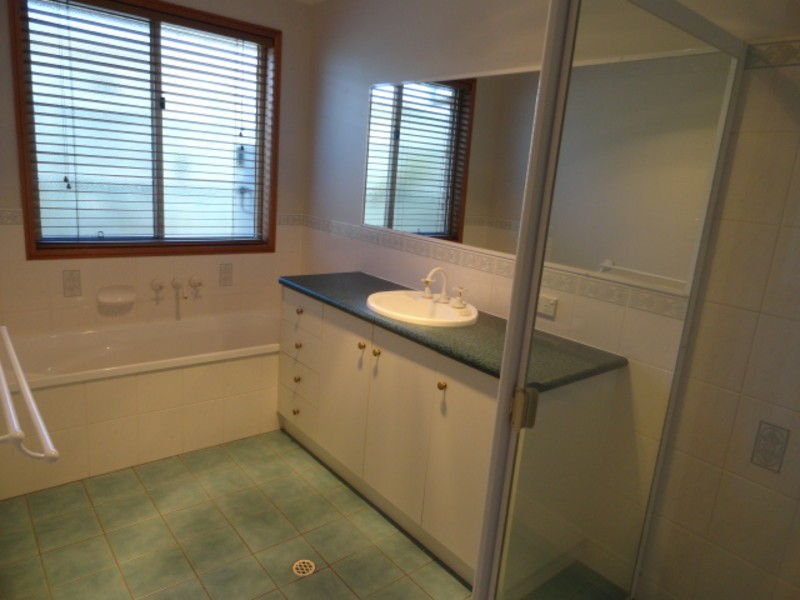 5 Chifley Court, Middle Ridge QLD 4350