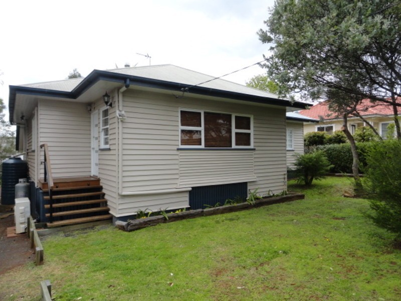 16 Ramsay Street, Centenary Heights QLD 4350