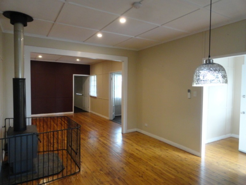 16 Ramsay Street, Centenary Heights QLD 4350