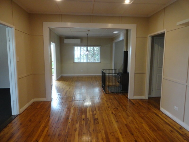 16 Ramsay Street, Centenary Heights QLD 4350