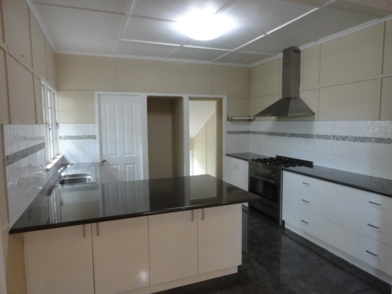 16 Ramsay Street, Centenary Heights QLD 4350