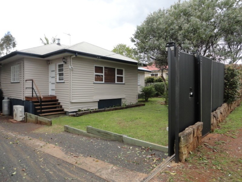 16 Ramsay Street, Centenary Heights QLD 4350