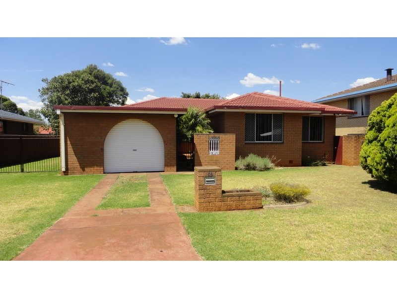 15 Regent Street, Darling Heights QLD 4350