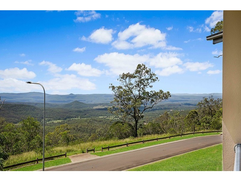 2 Mackenzie Street, Mount Lofty QLD 4350