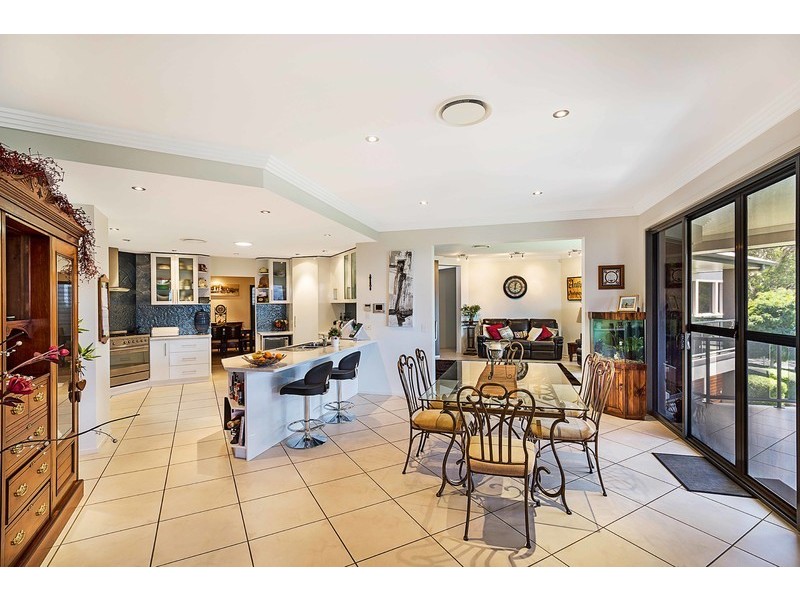 2 Mackenzie Street, Mount Lofty QLD 4350