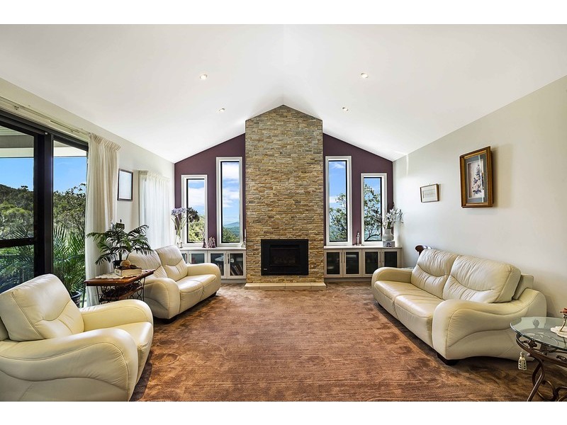 2 Mackenzie Street, Mount Lofty QLD 4350