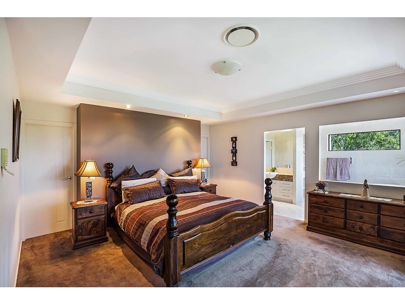 2 Mackenzie Street, Mount Lofty QLD 4350