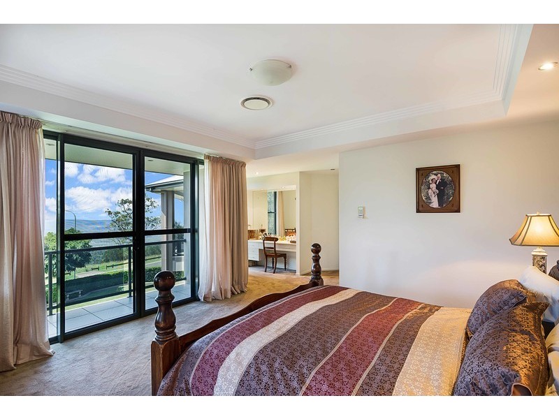 2 Mackenzie Street, Mount Lofty QLD 4350