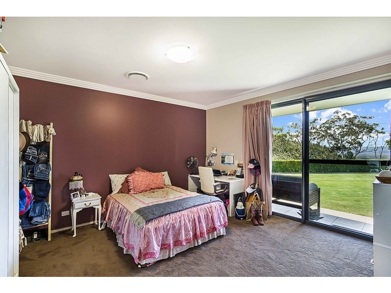 2 Mackenzie Street, Mount Lofty QLD 4350