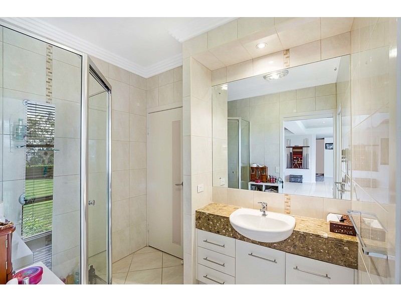 2 Mackenzie Street, Mount Lofty QLD 4350