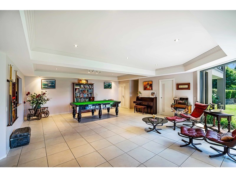 2 Mackenzie Street, Mount Lofty QLD 4350