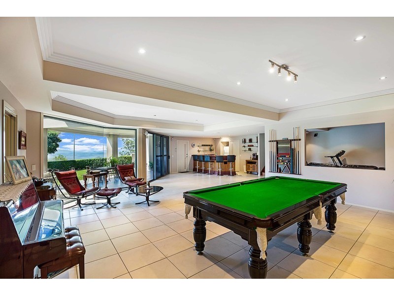2 Mackenzie Street, Mount Lofty QLD 4350