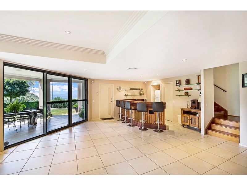 2 Mackenzie Street, Mount Lofty QLD 4350