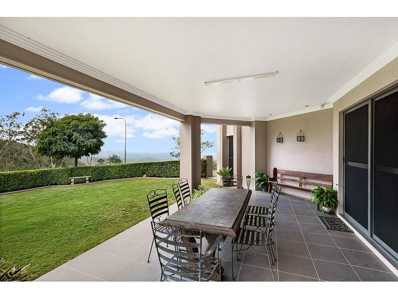 2 Mackenzie Street, Mount Lofty QLD 4350