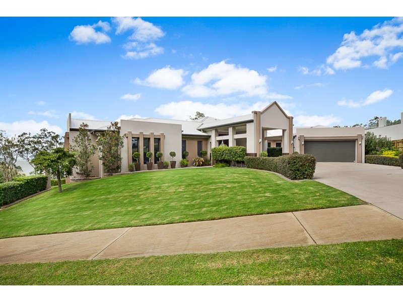 2 Mackenzie Street, Mount Lofty QLD 4350