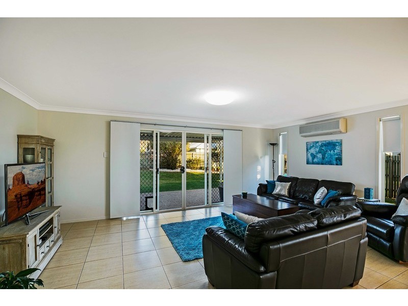 30 Banksdale Drive, Middle Ridge QLD 4350