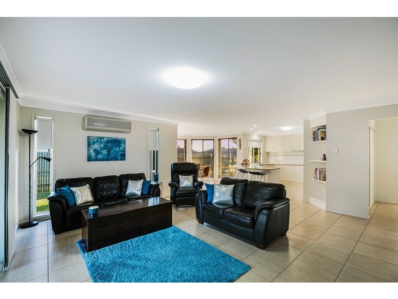 30 Banksdale Drive, Middle Ridge QLD 4350