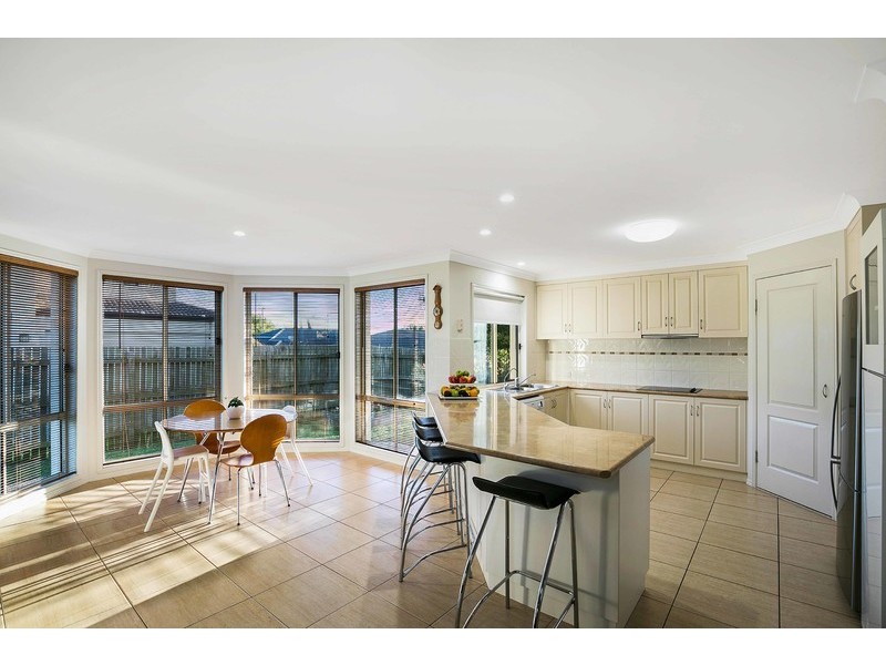 30 Banksdale Drive, Middle Ridge QLD 4350