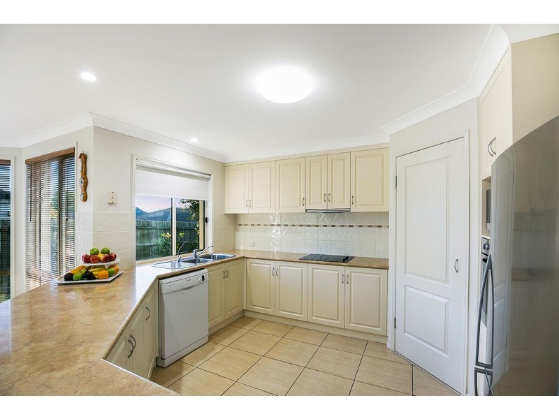 30 Banksdale Drive, Middle Ridge QLD 4350