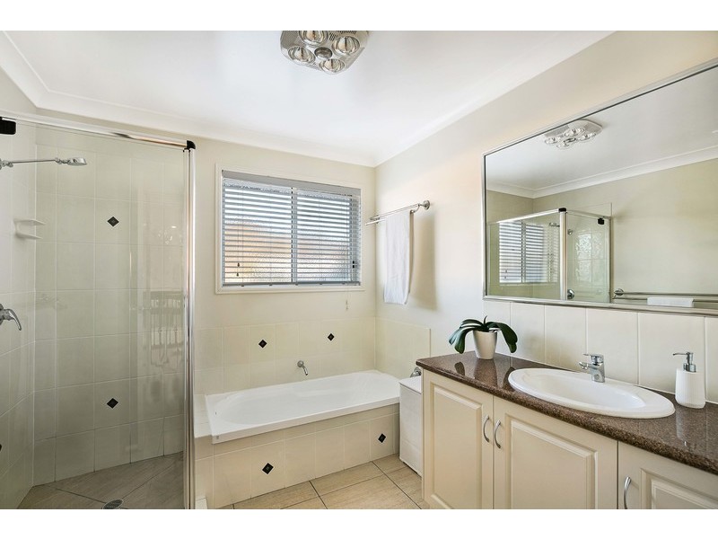 30 Banksdale Drive, Middle Ridge QLD 4350