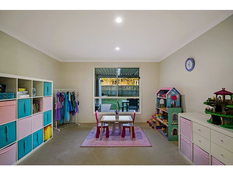 30 Banksdale Drive, Middle Ridge QLD 4350