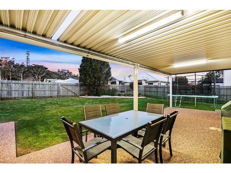 30 Banksdale Drive, Middle Ridge QLD 4350