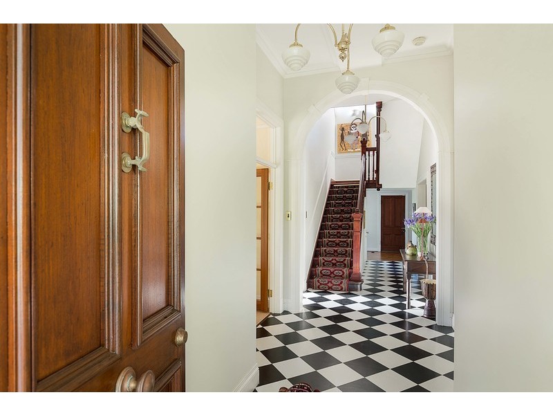 19 Sinclair Street, East Toowoomba QLD 4350