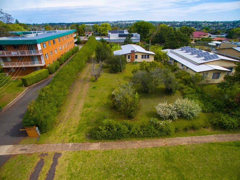 8 Scott Street, East Toowoomba QLD 4350