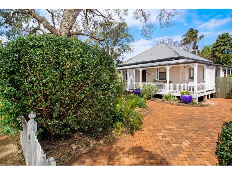 210 Perth Street, South Toowoomba QLD 4350