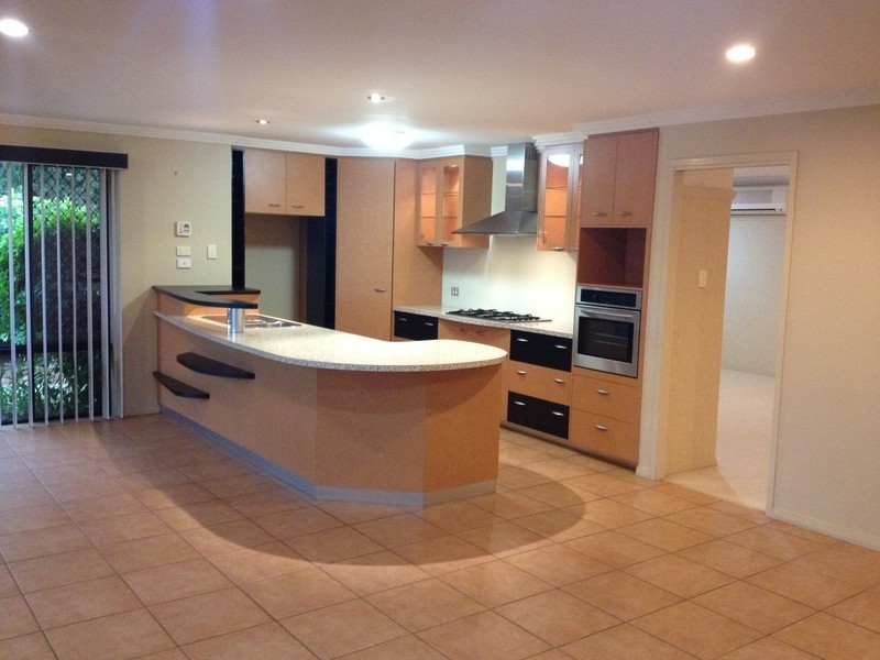 1 Maggie Court, Middle Ridge QLD 4350