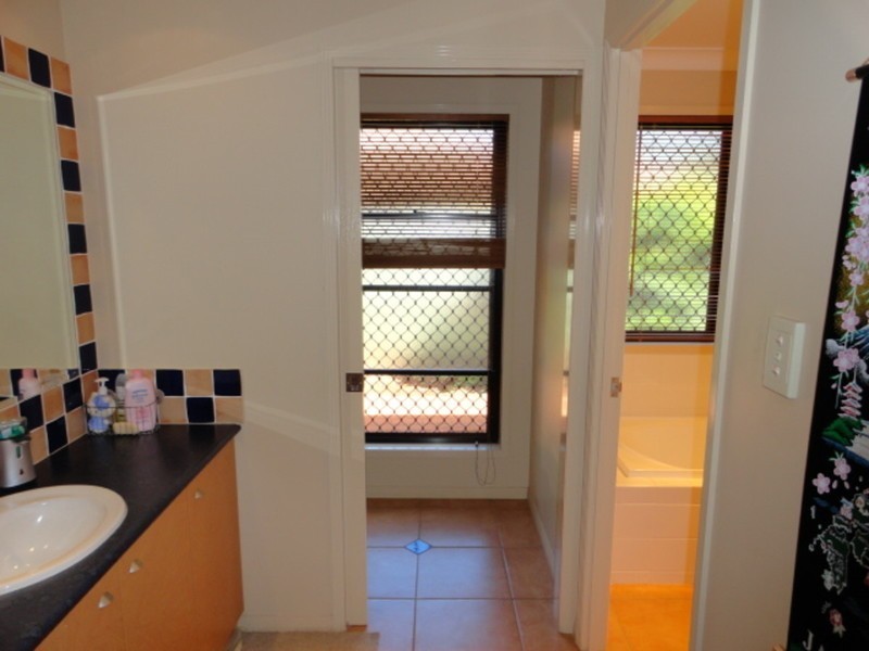 1 Maggie Court, Middle Ridge QLD 4350