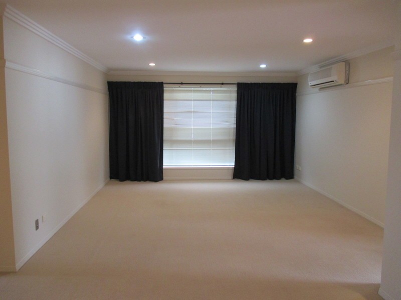 1 Maggie Court, Middle Ridge QLD 4350