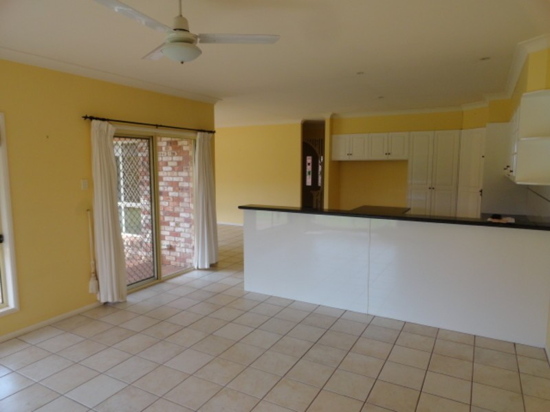 3 Glen Eagles Drive, Middle Ridge QLD 4350