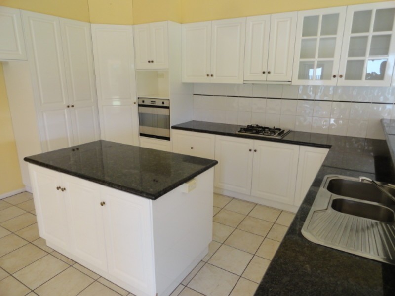 3 Glen Eagles Drive, Middle Ridge QLD 4350