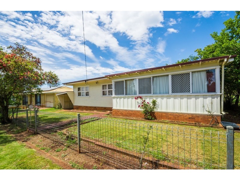 2 Henderson Street, Newtown QLD 4350