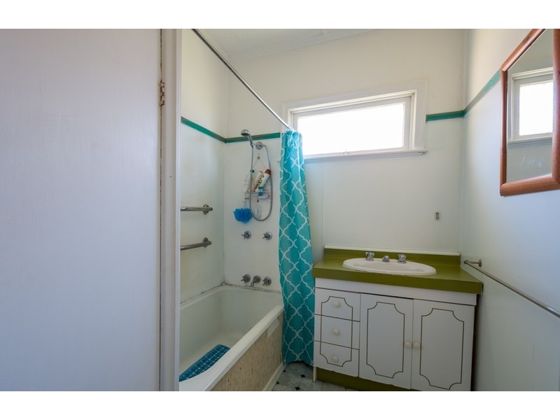 37 Oquinn Street, Harristown QLD 4350