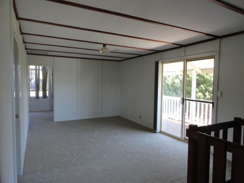 6 Mackenzie Street, Mount Lofty QLD 4350