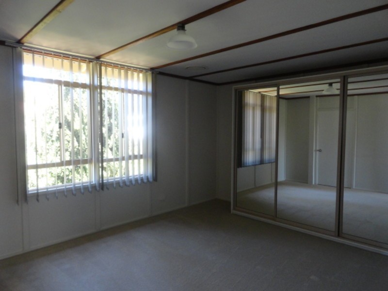 6 Mackenzie Street, Mount Lofty QLD 4350