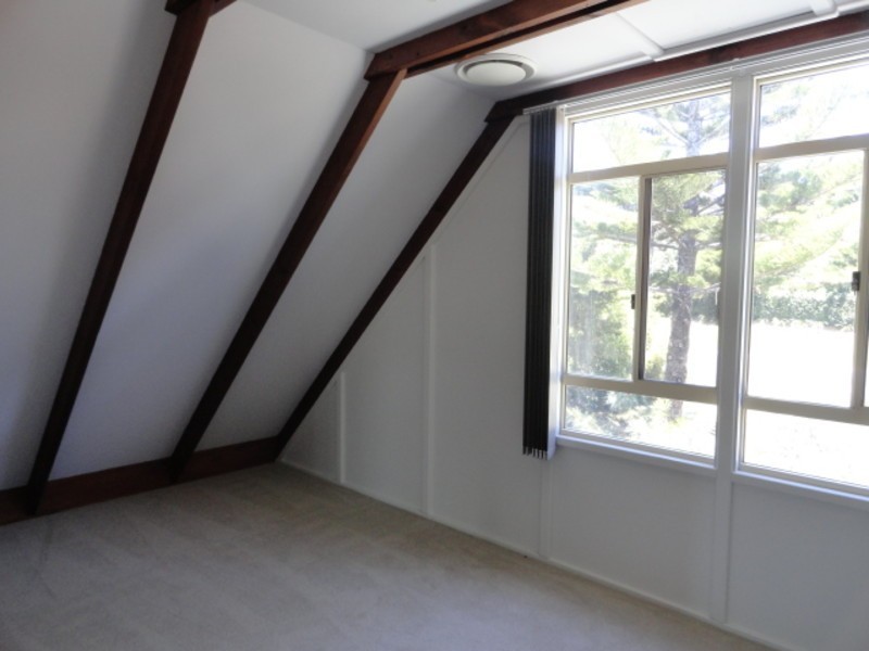 6 Mackenzie Street, Mount Lofty QLD 4350