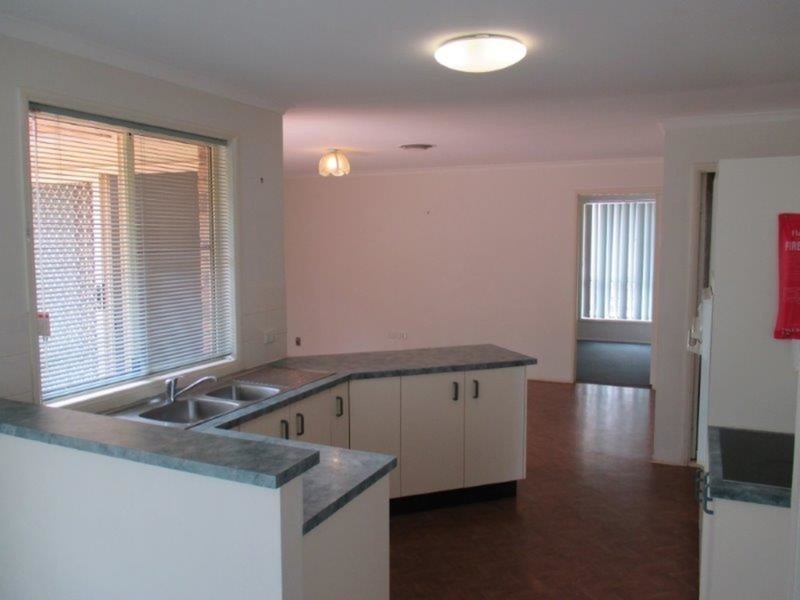 2 Dandelion Drive, Middle Ridge QLD 4350