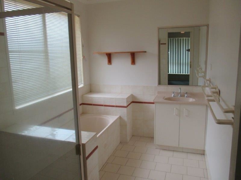 2 Dandelion Drive, Middle Ridge QLD 4350