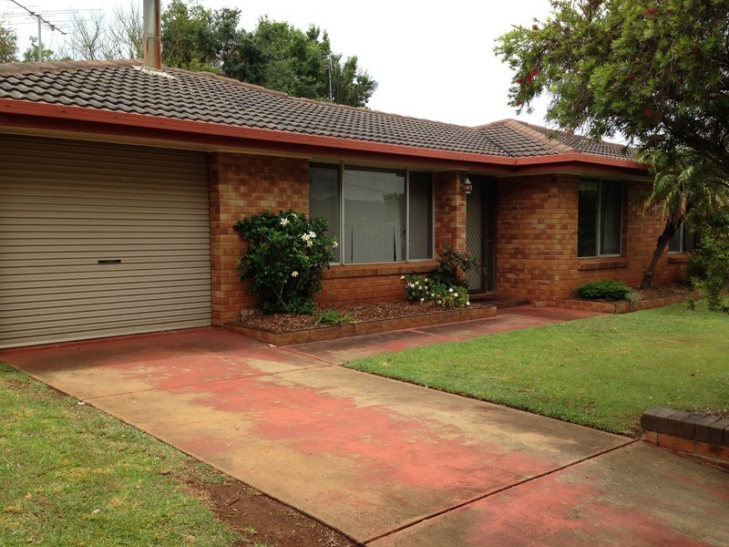 33 Agnes Street, Centenary Heights QLD 4350