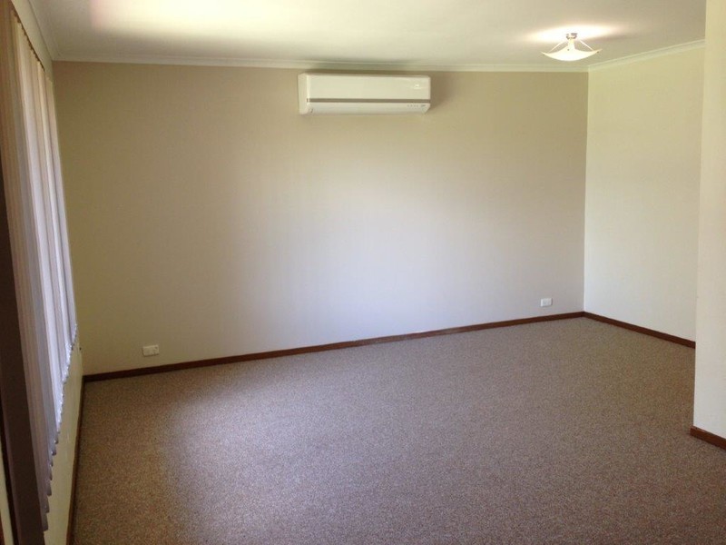 33 Agnes Street, Centenary Heights QLD 4350