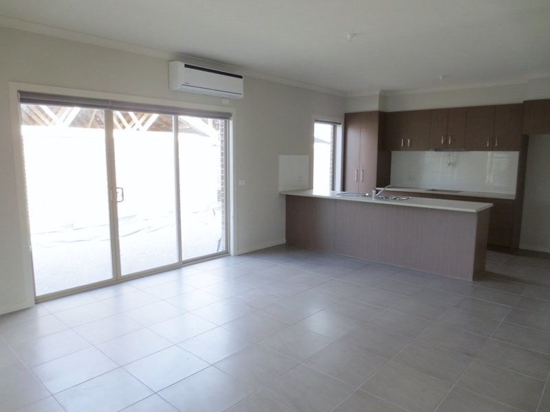 16 Wilhelmina Walk, Epping VIC 3076