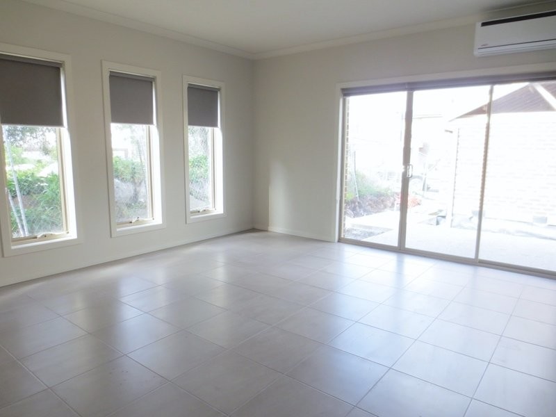 16 Wilhelmina Walk, Epping VIC 3076